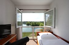 Zimmer mit Blick auf den See